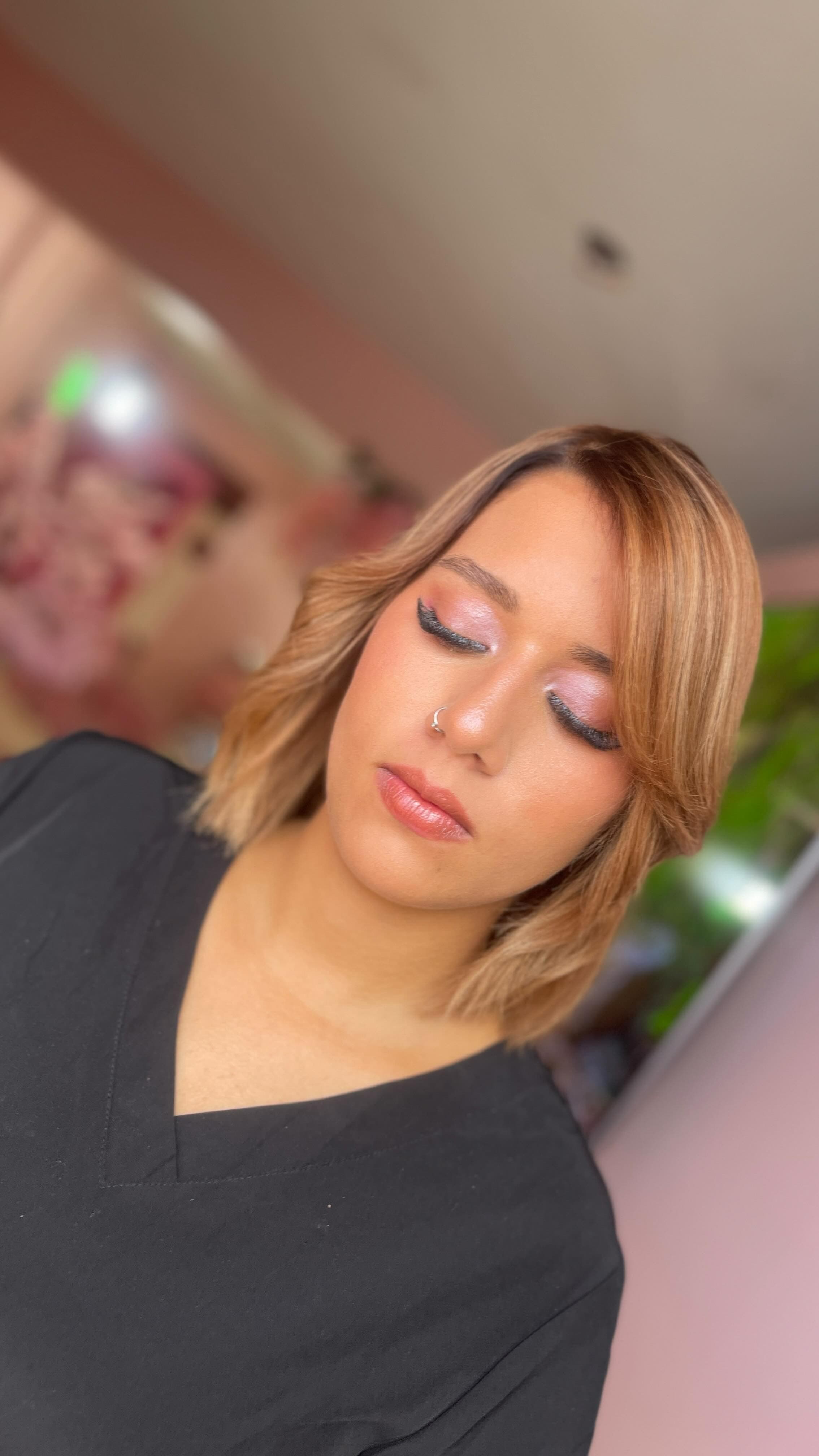 Servicio de manicure y estética en Bella Studio Bayamón